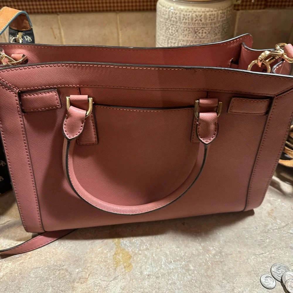 Michael Kors - Picture 2 of 3